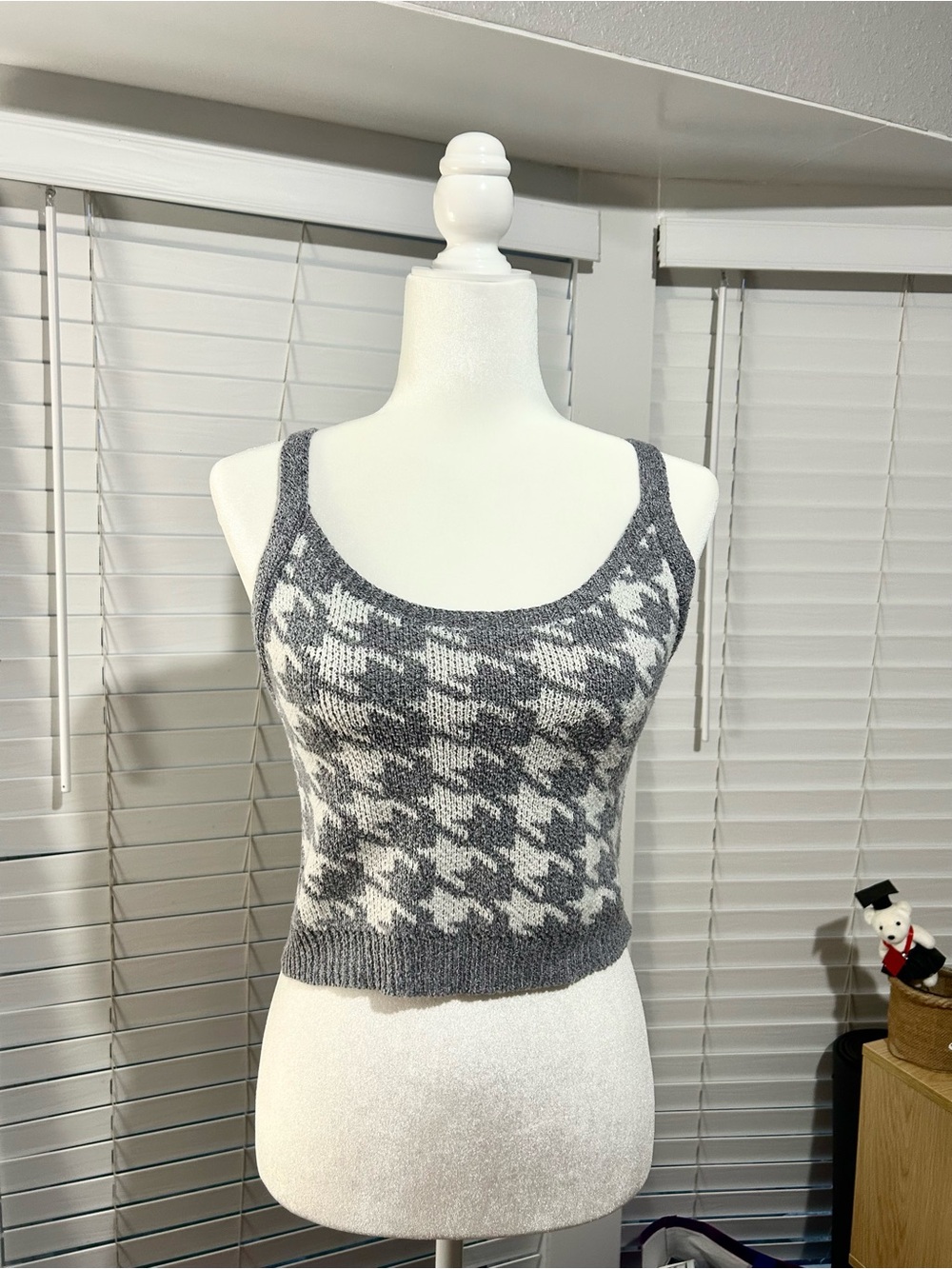 SHEIN Gray and White Houndstooth Knit Tank